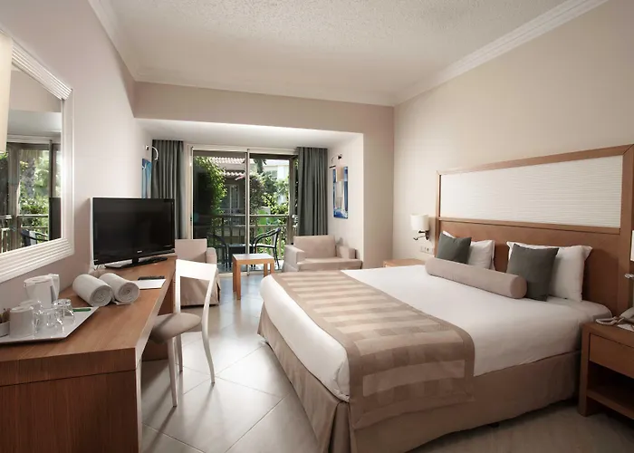 Paloma Oceana Resort Side