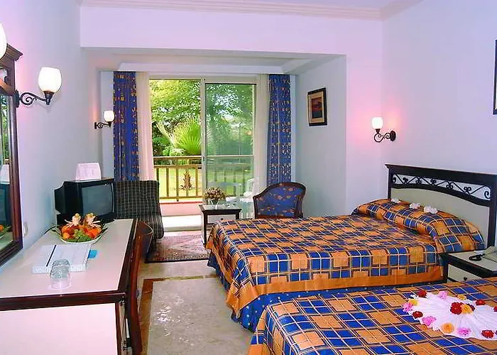 Paloma Oceana Complex Side